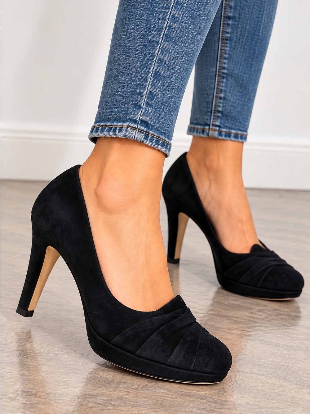 Clark’s Artisan Classic Black Suede High Heel Pumps Platform High Heel Office